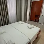 Ideal & * Sarandë