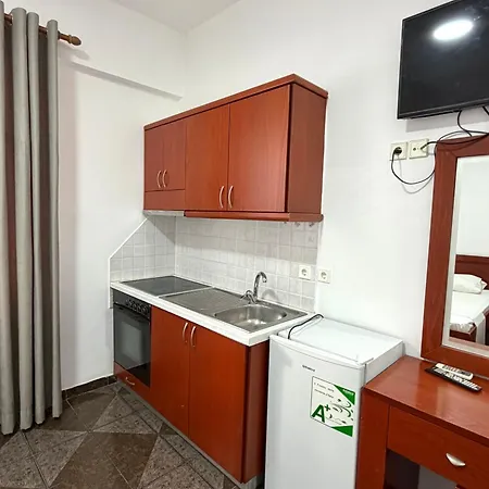 Ideal & * Sarandë
