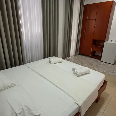 Ideal & * Sarandë